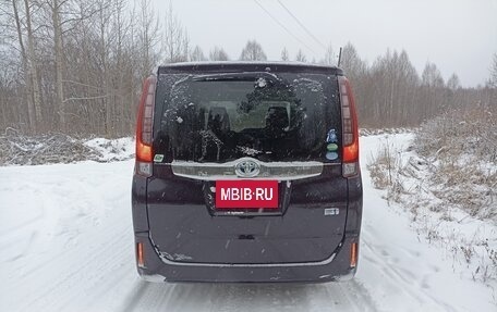 Toyota Noah III, 2017 год, 2 050 000 рублей, 5 фотография