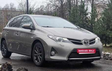 Toyota Auris II, 2013 год, 1 350 000 рублей, 2 фотография