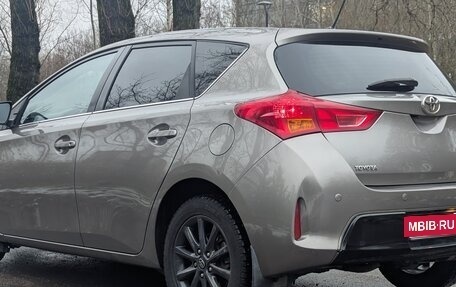 Toyota Auris II, 2013 год, 1 350 000 рублей, 3 фотография