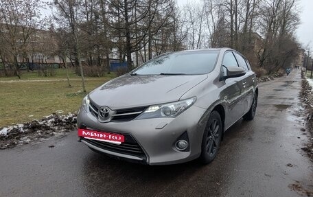 Toyota Auris II, 2013 год, 1 350 000 рублей, 10 фотография