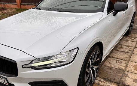 Volvo S60 III, 2020 год, 3 980 000 рублей, 2 фотография