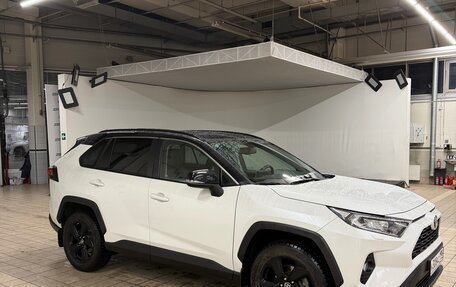 Toyota RAV4, 2021 год, 3 600 000 рублей, 2 фотография