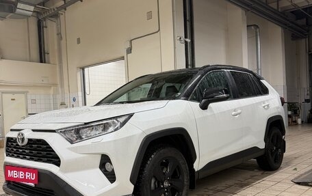Toyota RAV4, 2021 год, 3 600 000 рублей, 4 фотография