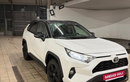 Toyota RAV4, 2021 год, 3 600 000 рублей, 9 фотография
