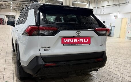 Toyota RAV4, 2021 год, 3 600 000 рублей, 7 фотография