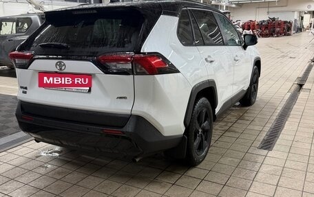 Toyota RAV4, 2021 год, 3 600 000 рублей, 8 фотография