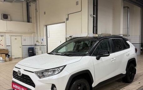 Toyota RAV4, 2021 год, 3 600 000 рублей, 3 фотография