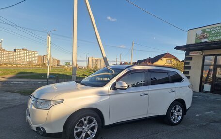 Mitsubishi Outlander III рестайлинг 3, 2013 год, 1 550 000 рублей, 15 фотография