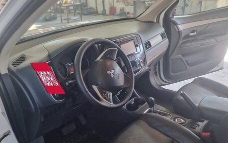 Mitsubishi Outlander III рестайлинг 3, 2013 год, 1 550 000 рублей, 6 фотография