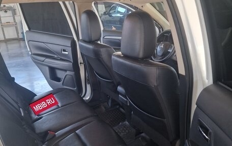 Mitsubishi Outlander III рестайлинг 3, 2013 год, 1 550 000 рублей, 12 фотография