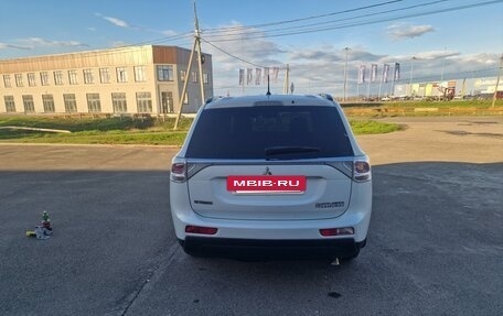 Mitsubishi Outlander III рестайлинг 3, 2013 год, 1 550 000 рублей, 3 фотография