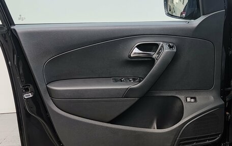 Volkswagen Polo VI (EU Market), 2011 год, 650 000 рублей, 18 фотография