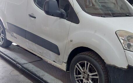 Peugeot Partner II рестайлинг 2, 2010 год, 460 000 рублей, 8 фотография