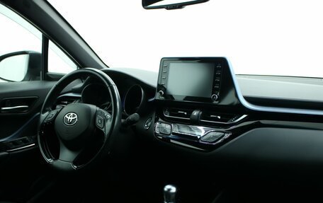 Toyota C-HR I рестайлинг, 2020 год, 2 800 000 рублей, 4 фотография