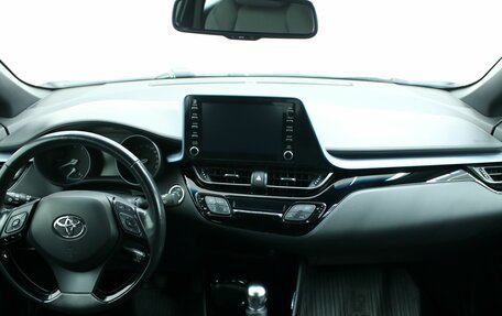 Toyota C-HR I рестайлинг, 2020 год, 2 800 000 рублей, 15 фотография