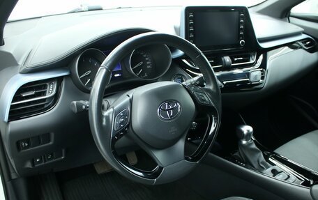 Toyota C-HR I рестайлинг, 2020 год, 2 800 000 рублей, 16 фотография