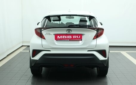 Toyota C-HR I рестайлинг, 2020 год, 2 800 000 рублей, 12 фотография