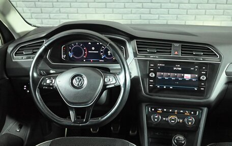 Volkswagen Tiguan II, 2019 год, 2 230 000 рублей, 15 фотография