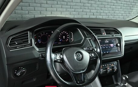Volkswagen Tiguan II, 2019 год, 2 230 000 рублей, 10 фотография