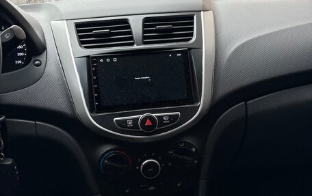 Hyundai Solaris II рестайлинг, 2011 год, 520 000 рублей, 5 фотография