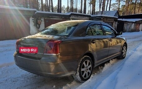 Toyota Avensis III рестайлинг, 2003 год, 679 000 рублей, 4 фотография