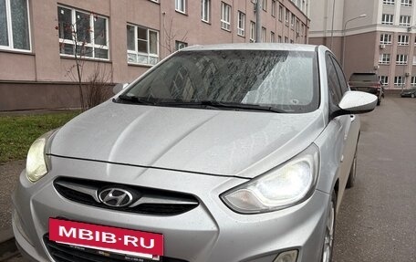 Hyundai Solaris II рестайлинг, 2011 год, 520 000 рублей, 2 фотография