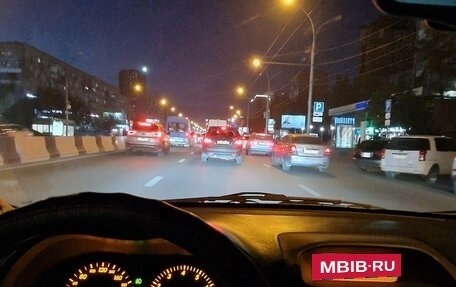 Toyota Avensis III рестайлинг, 2003 год, 679 000 рублей, 3 фотография