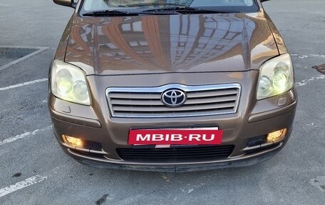 Toyota Avensis III рестайлинг, 2003 год, 679 000 рублей, 2 фотография
