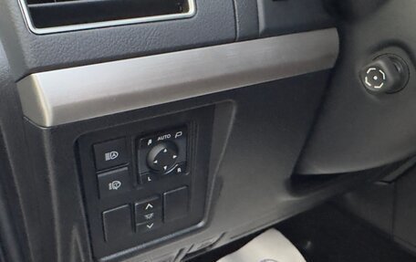 Toyota Land Cruiser Prado 150 рестайлинг 2, 2018 год, 5 050 000 рублей, 28 фотография