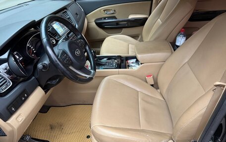 KIA Carnival III, 2016 год, 3 000 000 рублей, 9 фотография