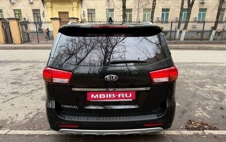 KIA Carnival III, 2016 год, 3 000 000 рублей, 4 фотография