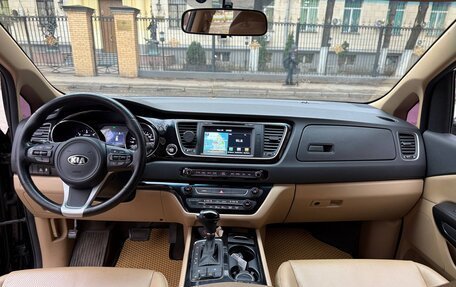 KIA Carnival III, 2016 год, 3 000 000 рублей, 11 фотография