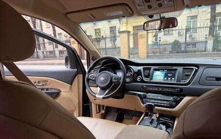 KIA Carnival III, 2016 год, 3 000 000 рублей, 17 фотография