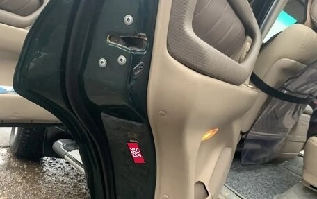 Toyota Land Cruiser 100 рестайлинг 2, 2000 год, 1 580 000 рублей, 10 фотография