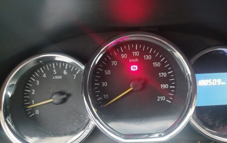 Renault Logan II, 2017 год, 850 000 рублей, 11 фотография