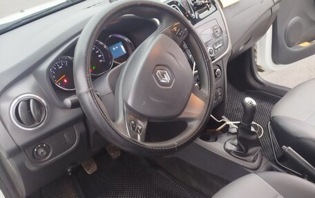 Renault Logan II, 2017 год, 850 000 рублей, 21 фотография