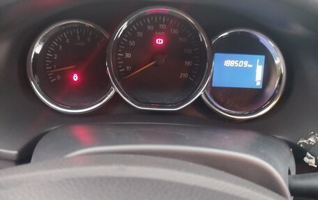 Renault Logan II, 2017 год, 850 000 рублей, 23 фотография