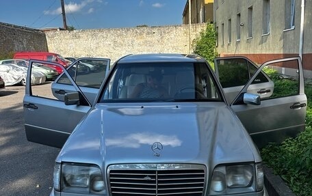 Mercedes-Benz E-Класс, 1995 год, 400 000 рублей, 6 фотография