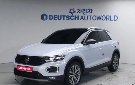 Volkswagen T-Roc I, 2021 год, 1 880 000 рублей, 1 фотография