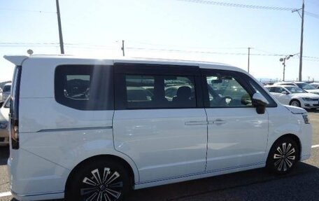 Honda Stepwgn, 2022 год, 2 800 000 рублей, 8 фотография