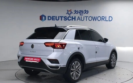 Volkswagen T-Roc I, 2021 год, 1 880 000 рублей, 3 фотография