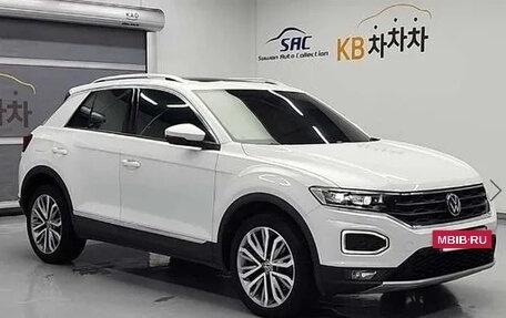 Volkswagen T-Roc I, 2021 год, 2 070 000 рублей, 3 фотография