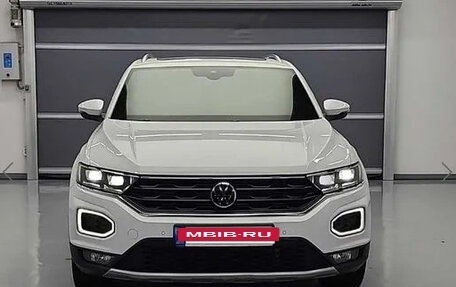 Volkswagen T-Roc I, 2021 год, 2 070 000 рублей, 2 фотография