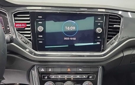 Volkswagen T-Roc I, 2021 год, 2 070 000 рублей, 17 фотография