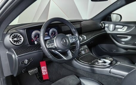 Mercedes-Benz E-Класс, 2019 год, 4 750 000 рублей, 15 фотография