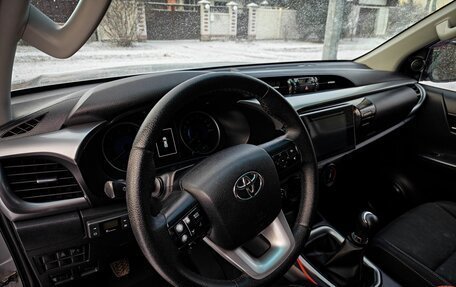 Toyota Hilux VIII, 2015 год, 1 940 000 рублей, 8 фотография