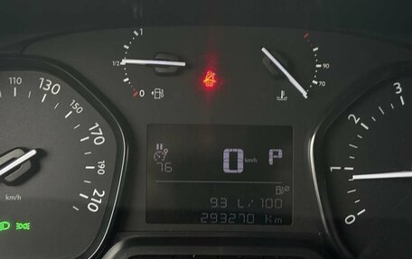 Peugeot Traveller I, 2018 год, 1 980 000 рублей, 16 фотография