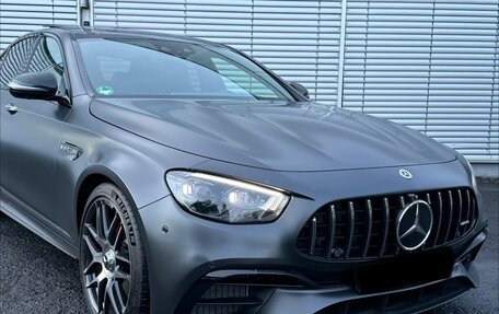 Mercedes-Benz E-Класс AMG, 2023 год, 16 750 000 рублей, 2 фотография