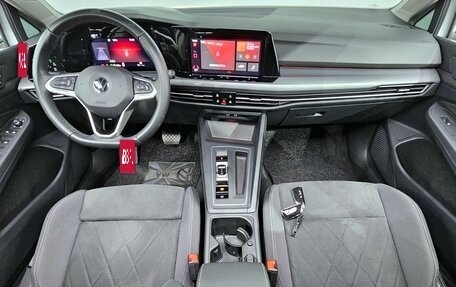 Volkswagen Golf VIII, 2022 год, 2 390 000 рублей, 7 фотография