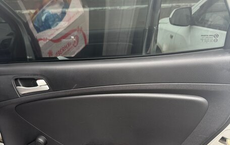 Hyundai Solaris II рестайлинг, 2011 год, 790 000 рублей, 28 фотография